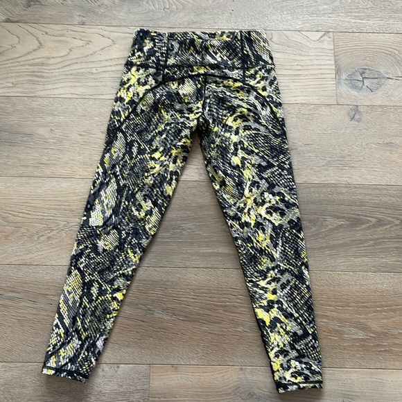 Sweaty Betty Power Pocket Workout Leggings In Citrus Green Snake Print- XS - Picture 4 of 12